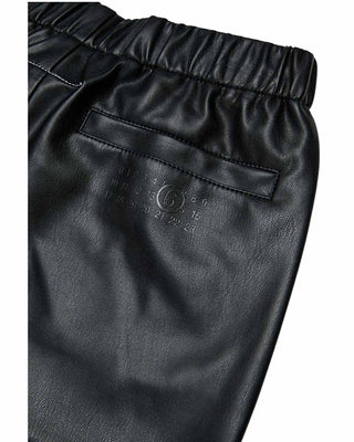 MM6 Maison Margiela Pantaloni in similpelle neri con logo M60837-MM01Y