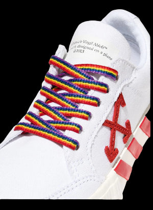 Off-White Sneakers Vulcanized OBIA003F con lacci