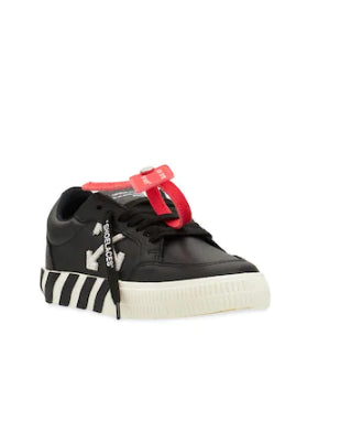 Off-White Vulcanized OGIA001F Sneakers mit Schnürsenkeln