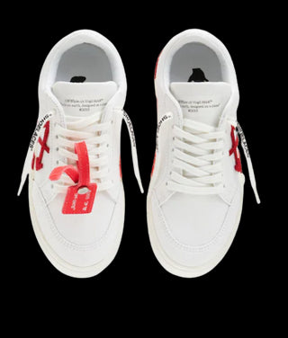 Off-White Sneakers Vulcanized OBIA003F con lacci