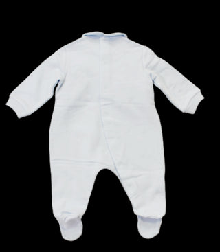 Der Eulen-Strampler a21tp276m wird auf der Rückseite befestigt